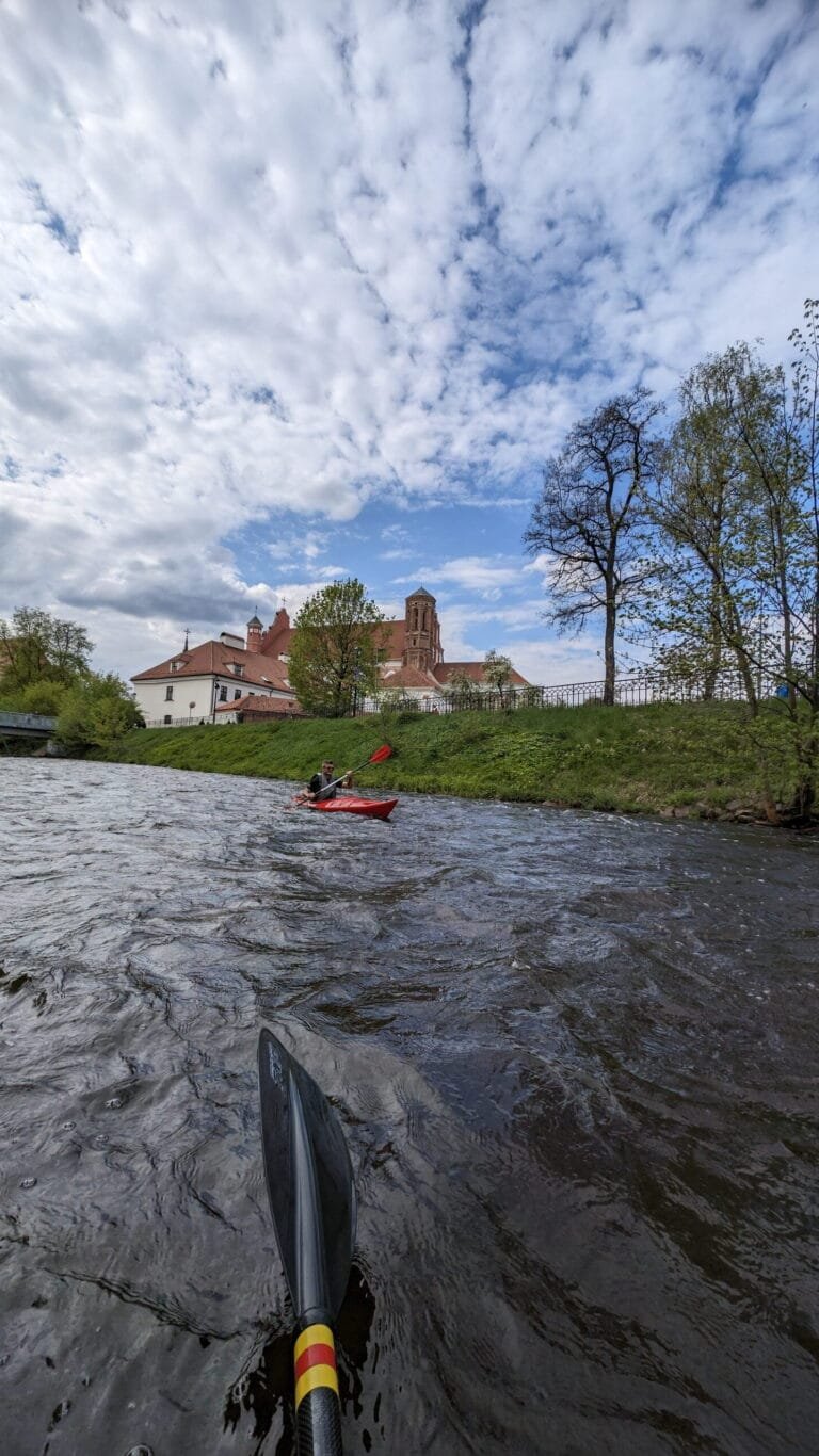 Vilniaus šv. Pranciškaus Asyžiečio (Bernardinų) parapija per plaukima Vilnele
