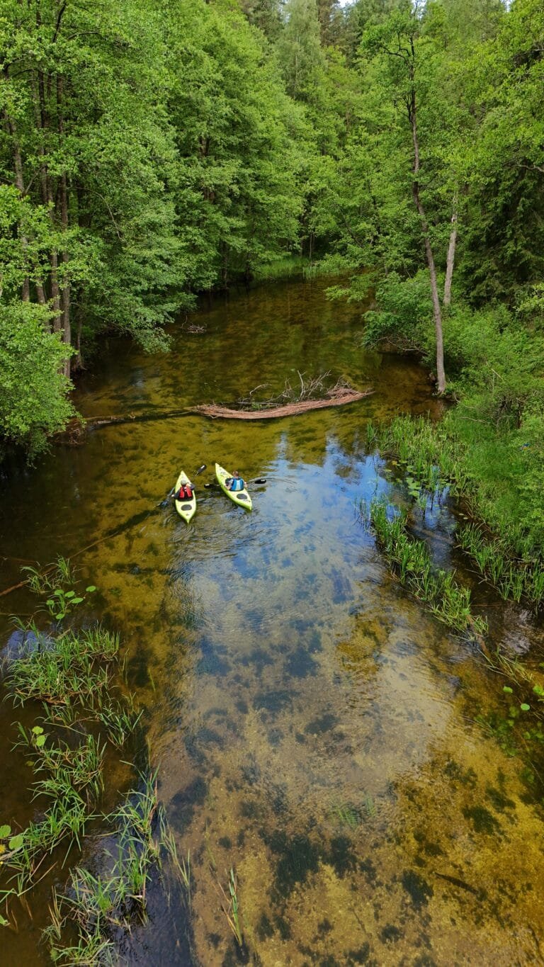 Lakajos upė su baidarėmis
